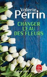 Changer l'eau des fleurs